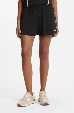 Active dual-layer shorts with moisture management