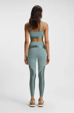 Active leggings with mesh inserts