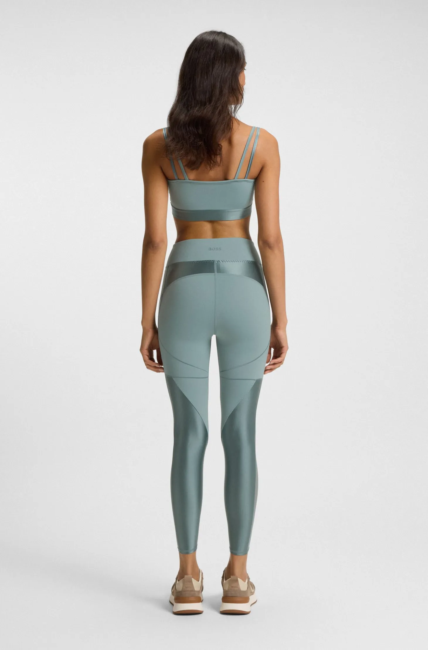 Active leggings with mesh inserts