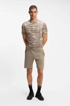 Active shorts in quick-dry fabric with reflective logo