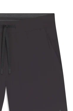 Active water-repellent shorts with four-way stretch