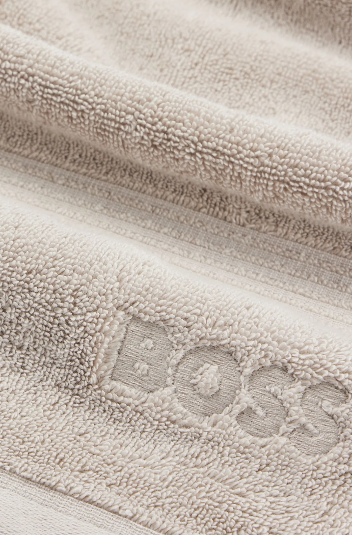 Beige Aegean-cotton bath sheet with tonal logo