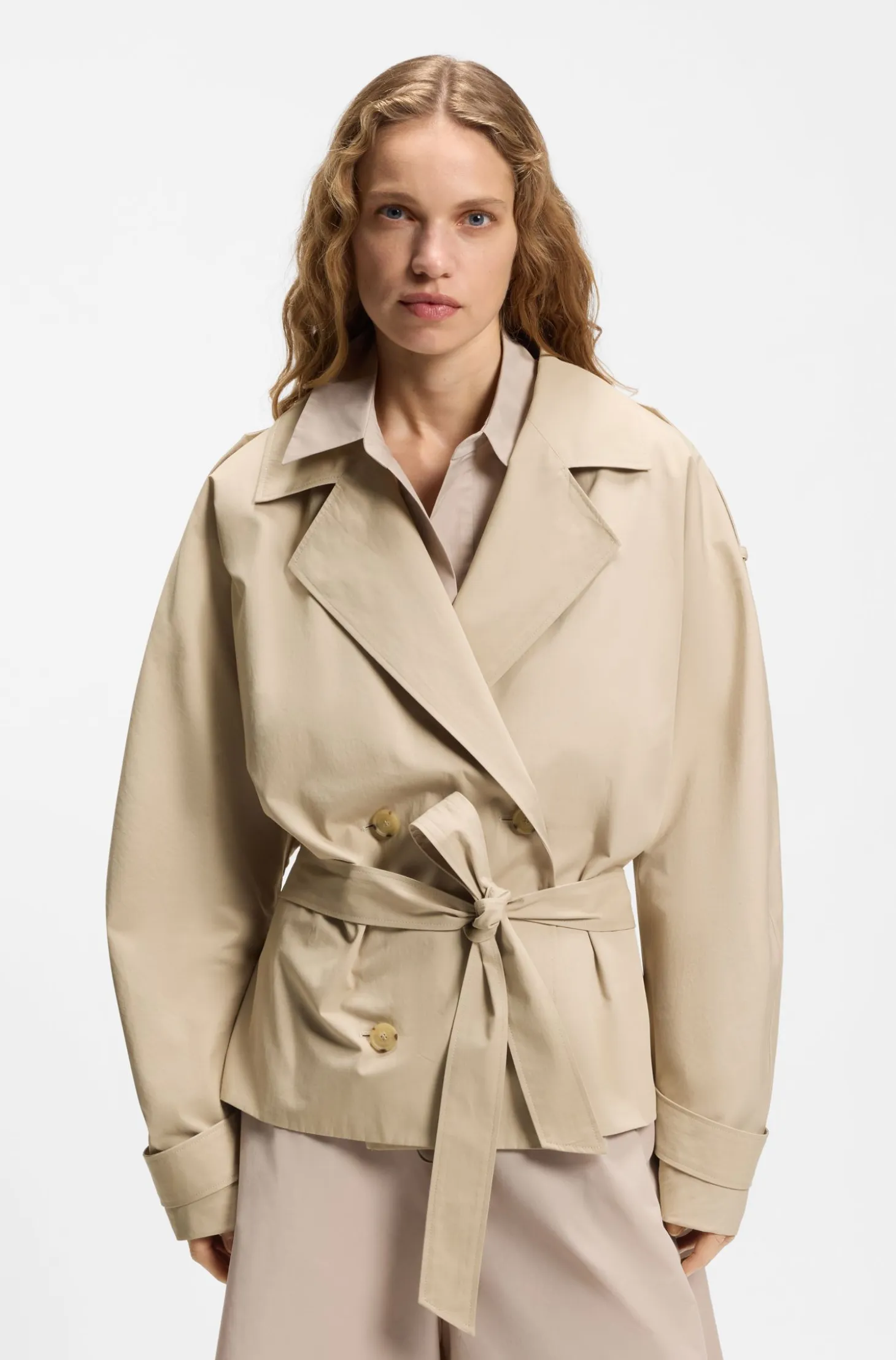 Belted short coat in cotton poplin