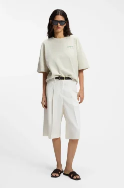 Bermuda trousers with front pleats