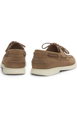 Boat shoes in suede with contrast sole