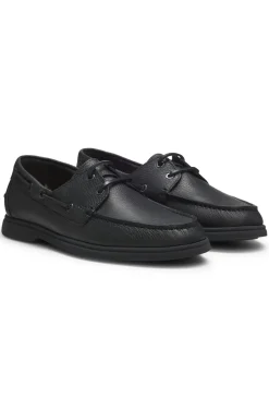 Boat shoes in tumbled leather