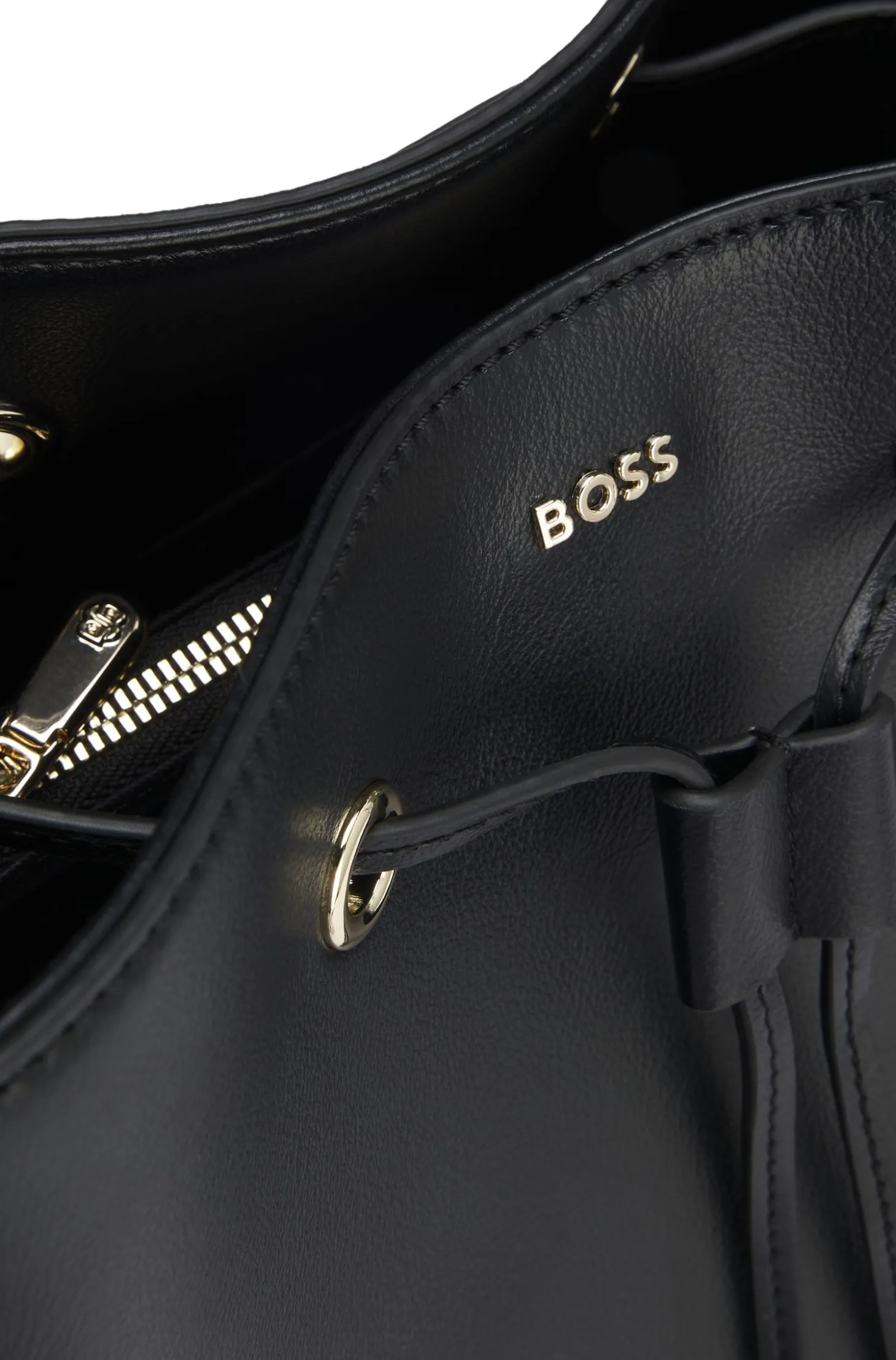 Bucket bag in faux leather