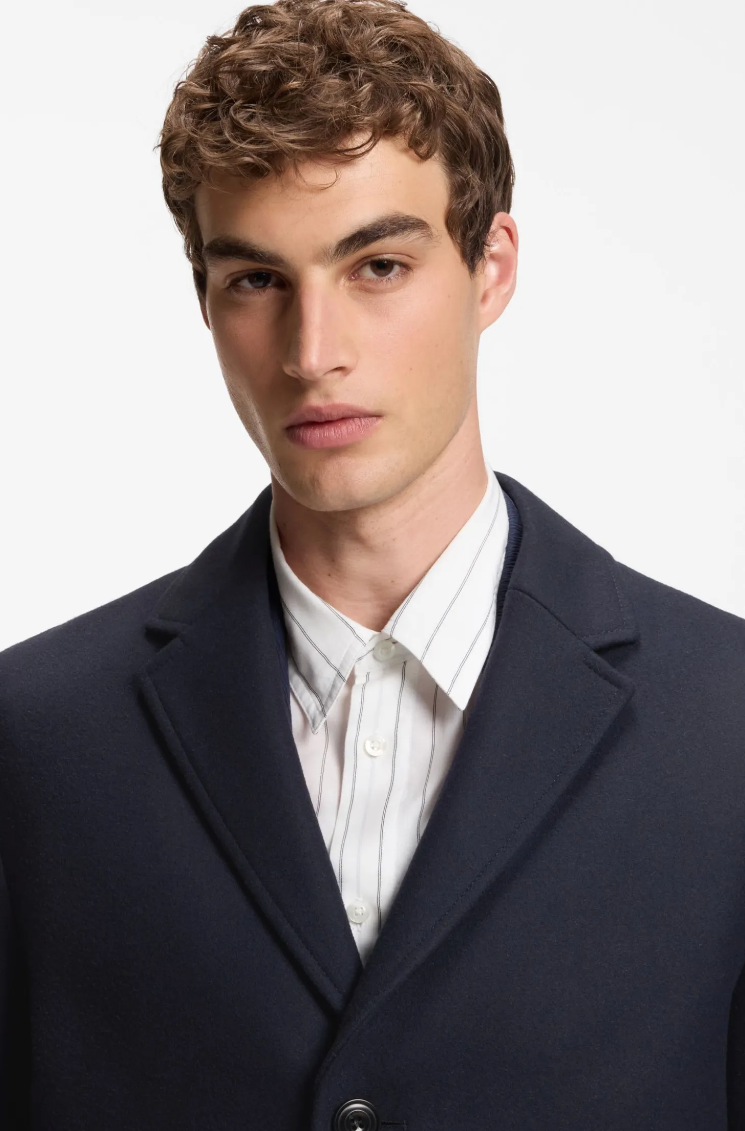 Buttoned coat in a virgin-wool blend