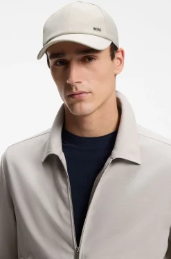Cap in virgin wool with logo trim