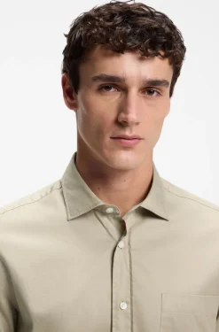Casual-fit cotton shirt with spread collar