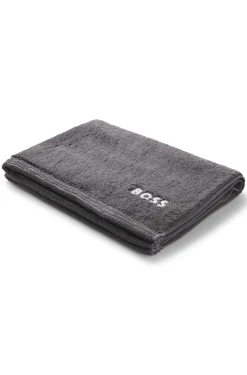 Cotton bath mat with contrast embroidered logo