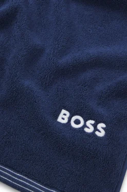 Cotton bath towel with contrast embroidered logo