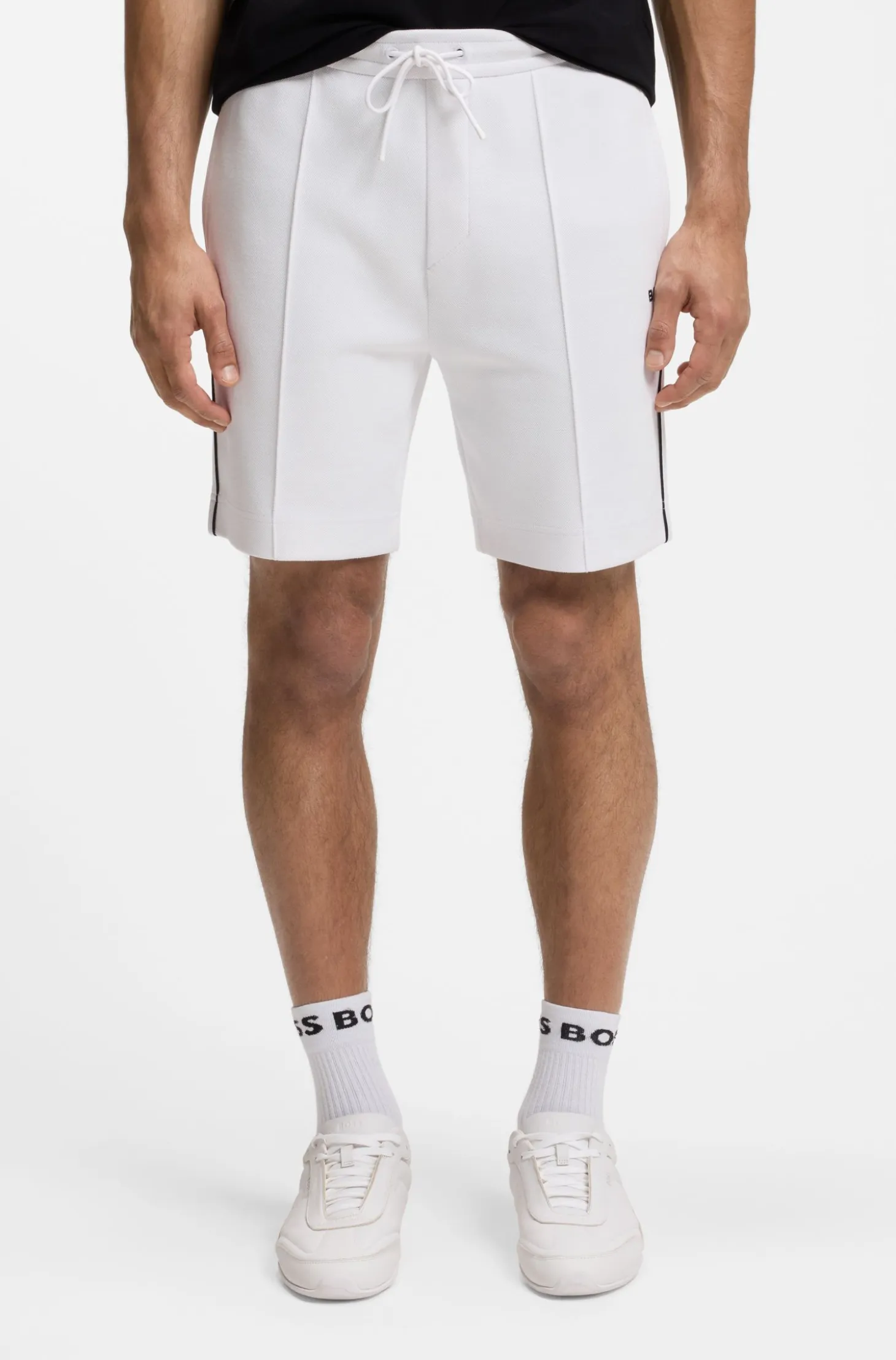 Cotton-blend shorts with piped trims