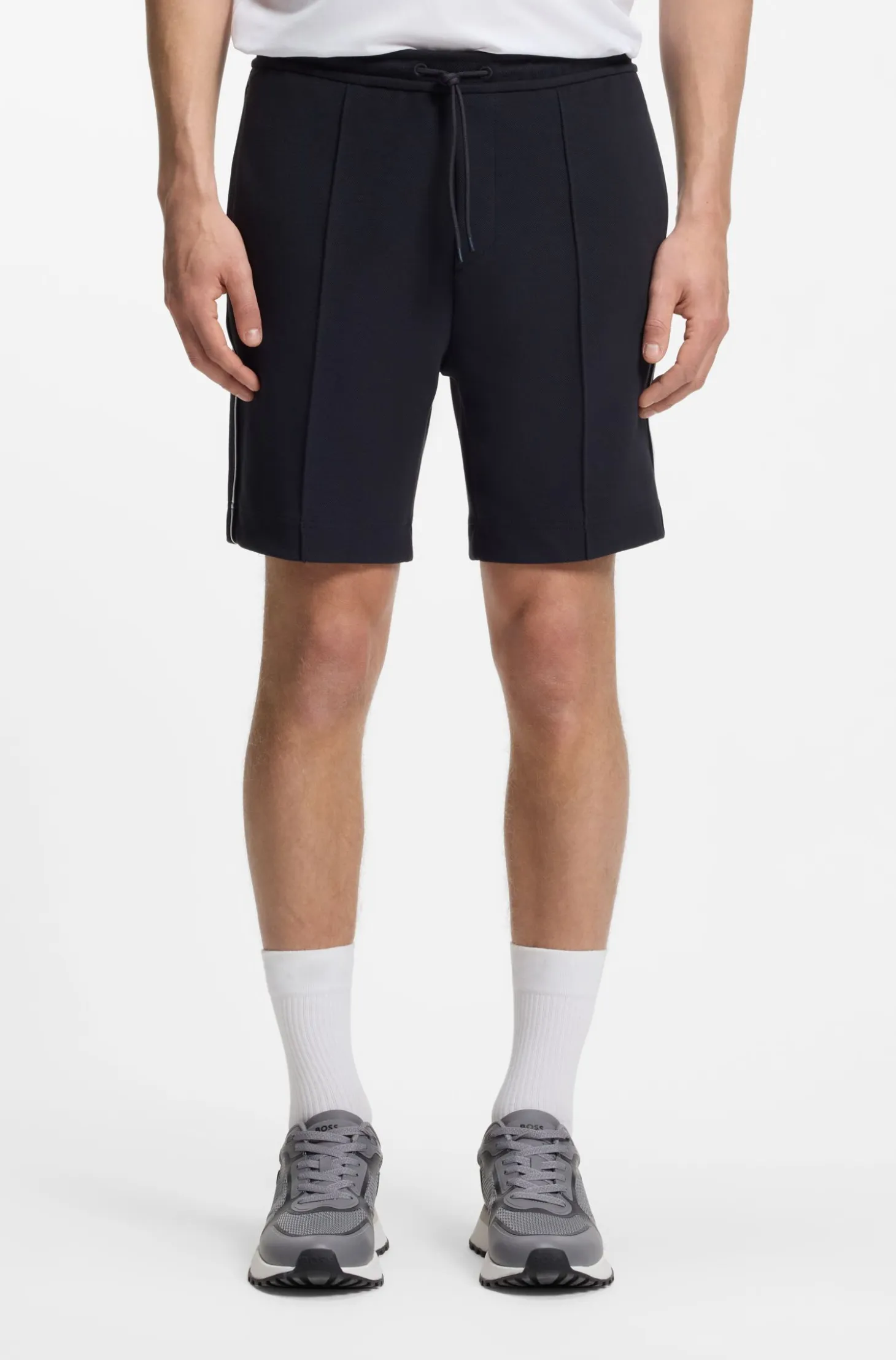 Cotton-blend shorts with piped trims