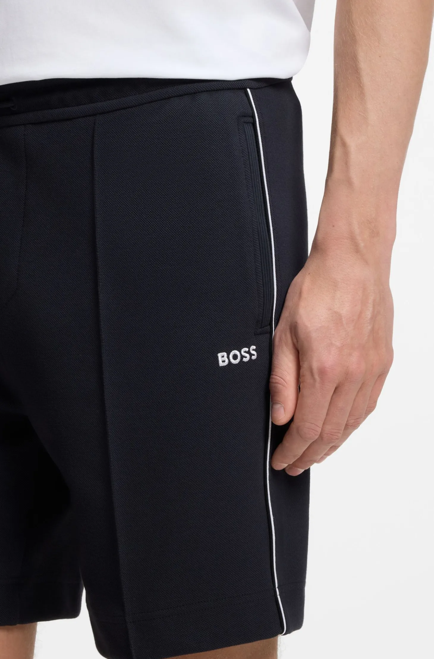 Cotton-blend shorts with piped trims