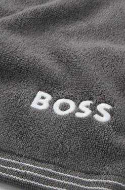 Cotton guest towel with contrast embroidered logo