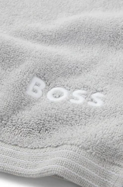 Cotton guest towel with contrast embroidered logo