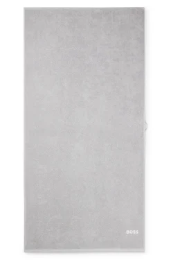 Cotton hand towel with contrast embroidered logo