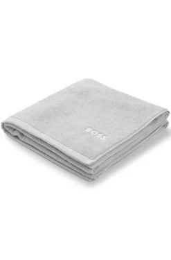 Cotton hand towel with contrast embroidered logo