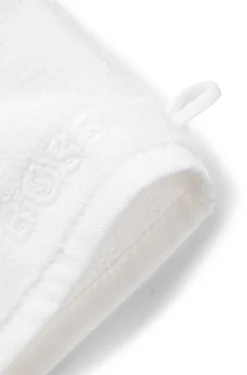 Cotton wash mitt with contrast embroidered logo