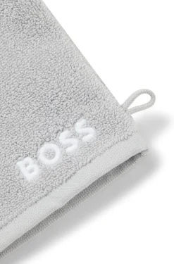 Cotton wash mitt with contrast embroidered logo