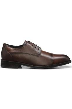 Derby shoes in grained leather with cap toe