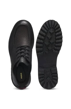 Derby shoes in grained leather with lug sole