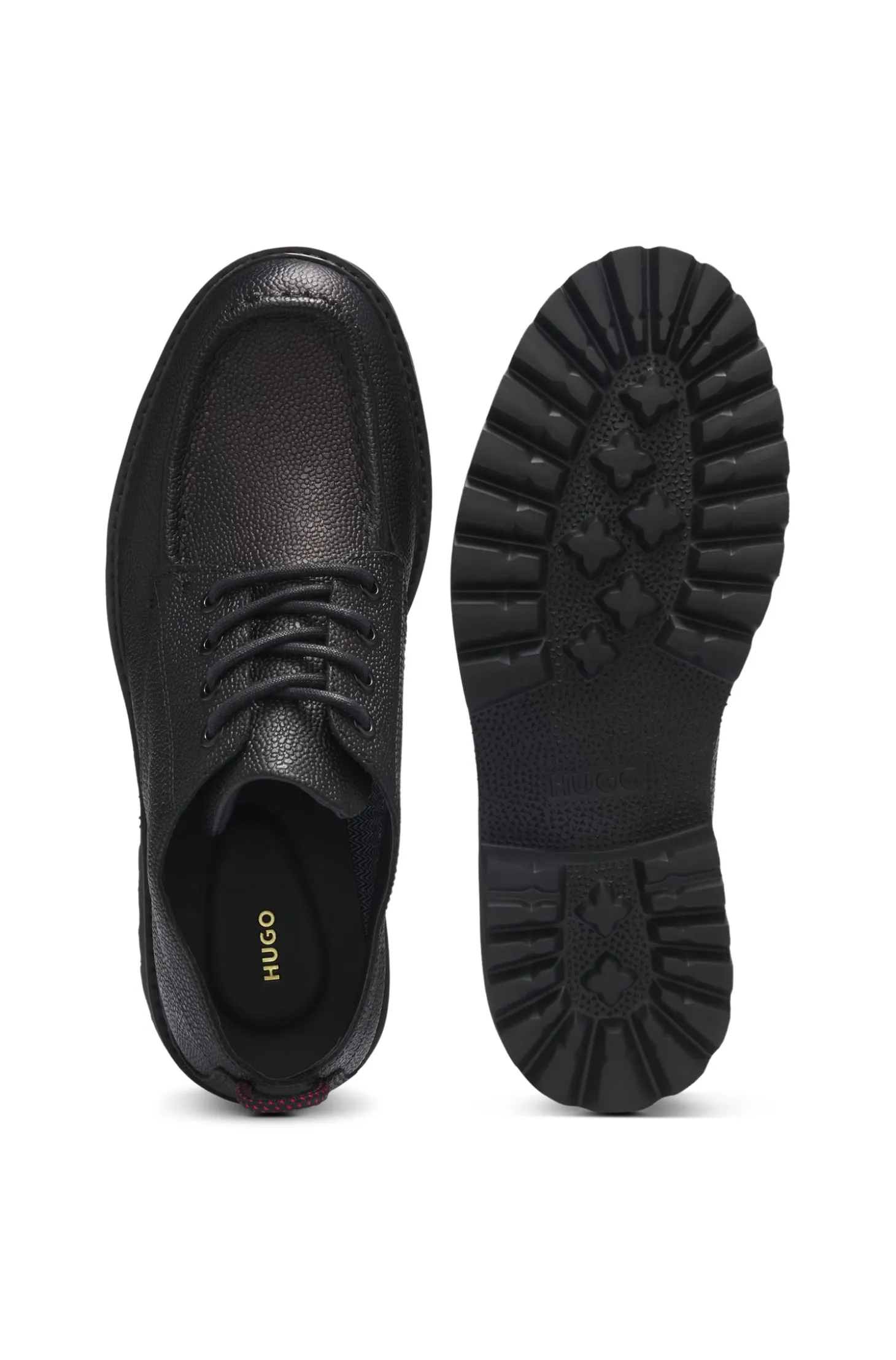 Derby shoes in grained leather with lug sole