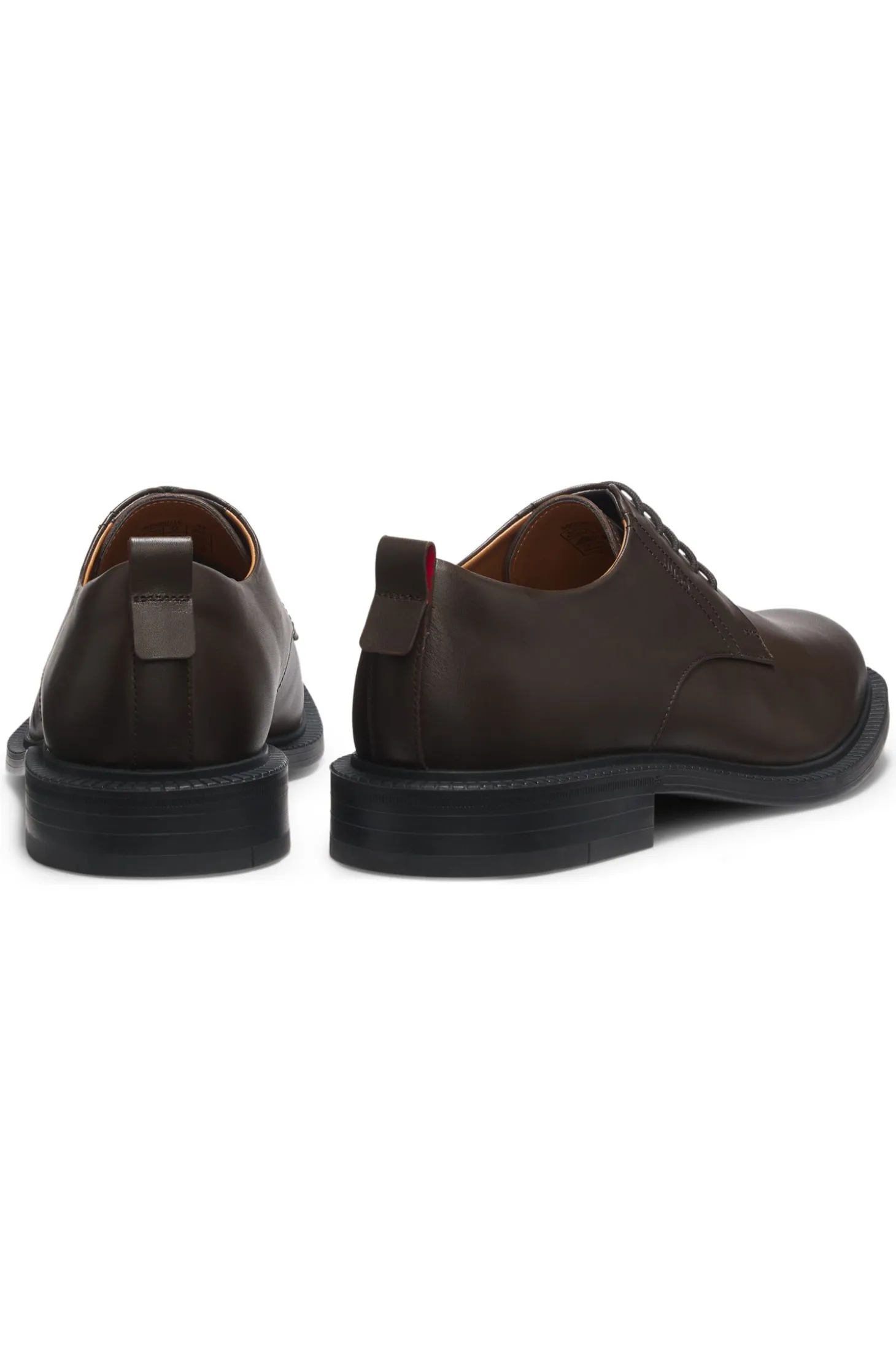 Derby shoes in leather with embossed logo
