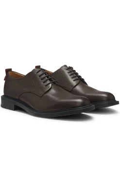 Derby shoes in leather with embossed logo