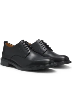 Derby shoes in leather with embossed logo