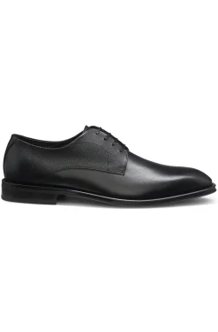 Derby shoes in smooth and textured leather