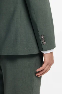 Easy-care suit in stretch cloth with wool