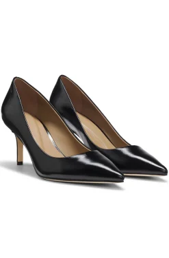 Heeled pumps in leather with debossed logo