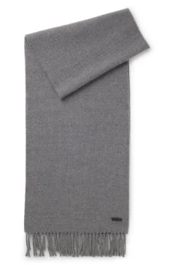 Italian-made scarf in wool with logo patch