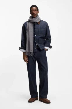 Italian-made scarf in wool with logo patch