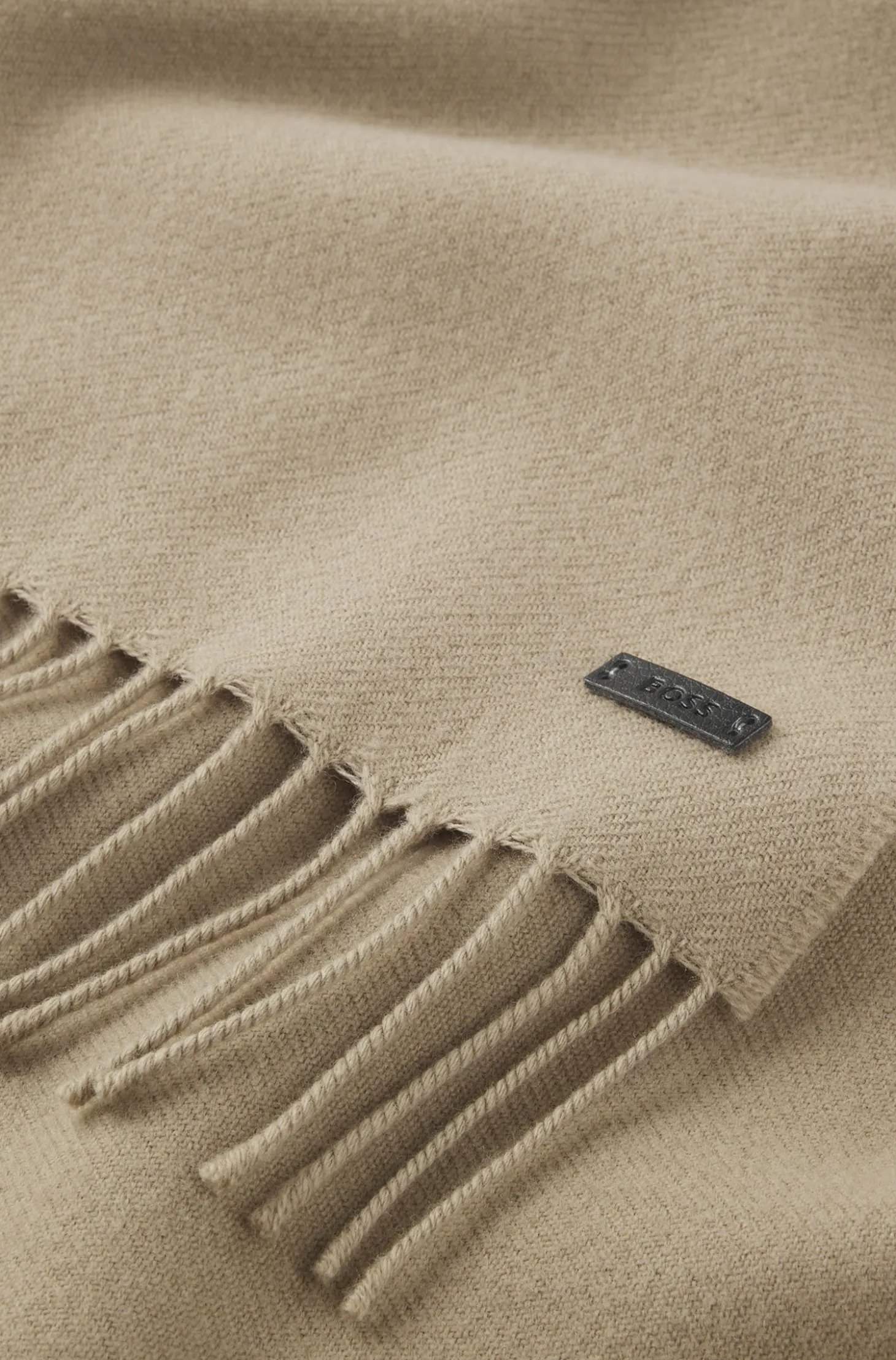 Italian-made scarf in wool with logo patch