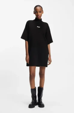 Knitted dress with silicone logo badge