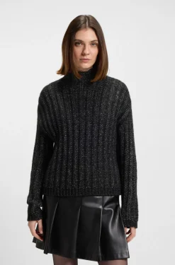 Knitted sweater with ribbed structure