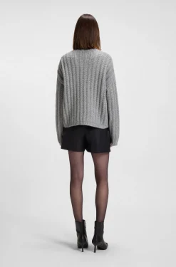 Knitted sweater with ribbed structure