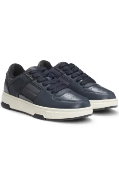 Lace-up trainers with patent trims
