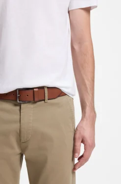 Leather belt with logo buckle