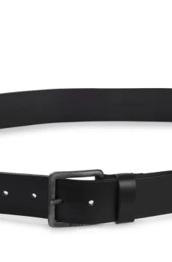 Leather belt with logo buckle