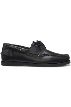 Leather boat shoes with lacing detail