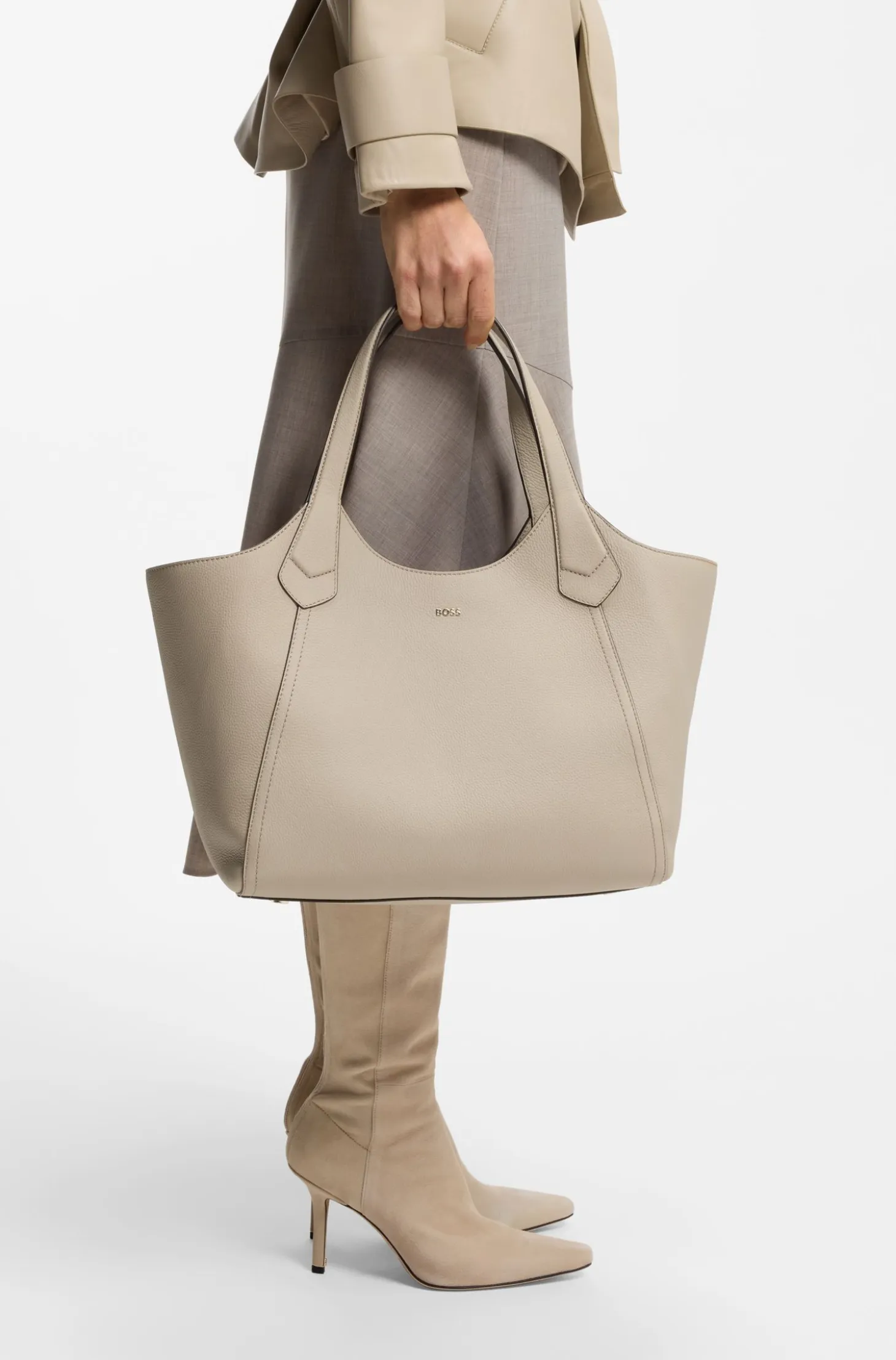 Leather tote bag with metallic logo lettering