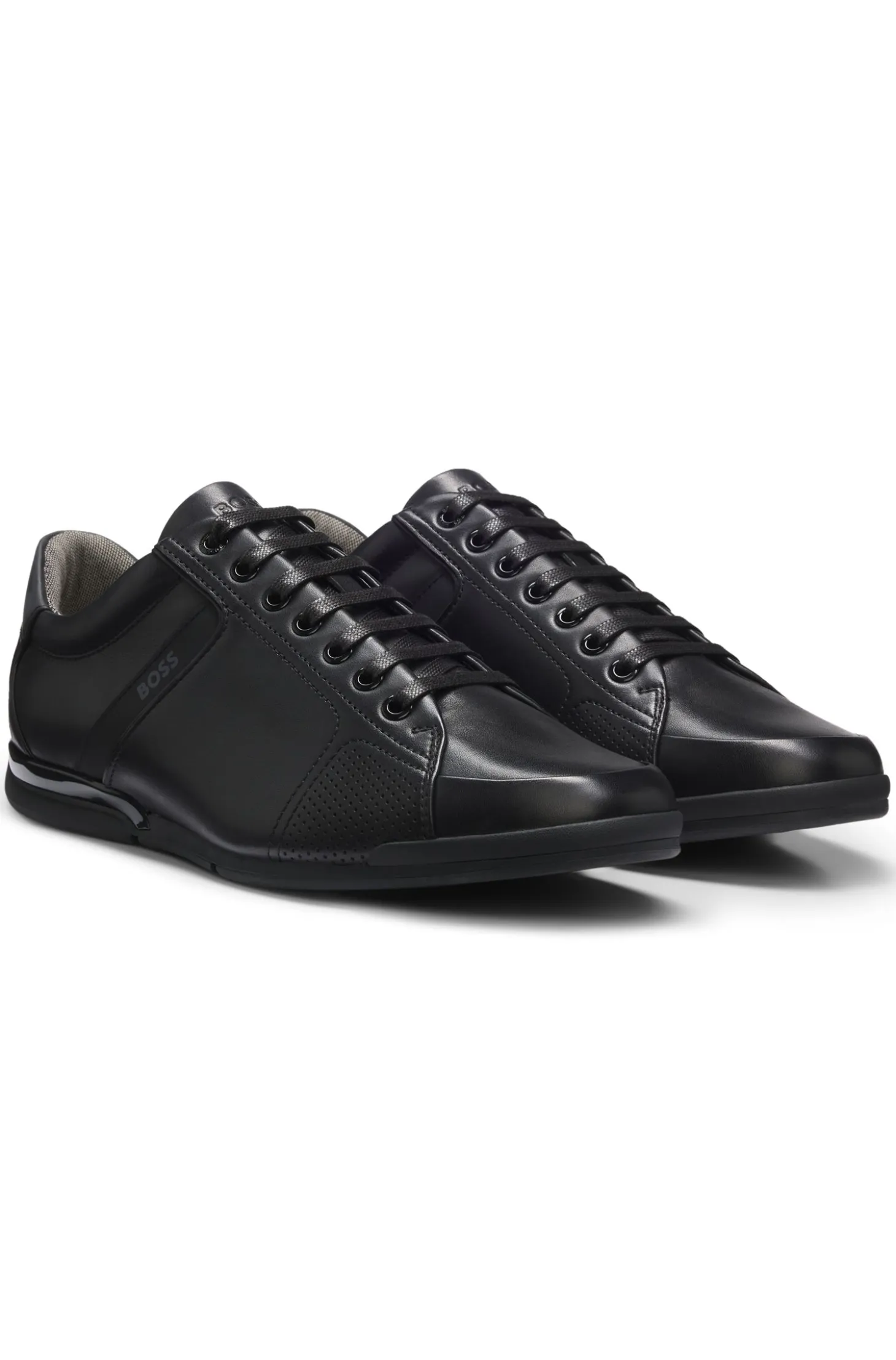 Leather trainers with odour-control lining
