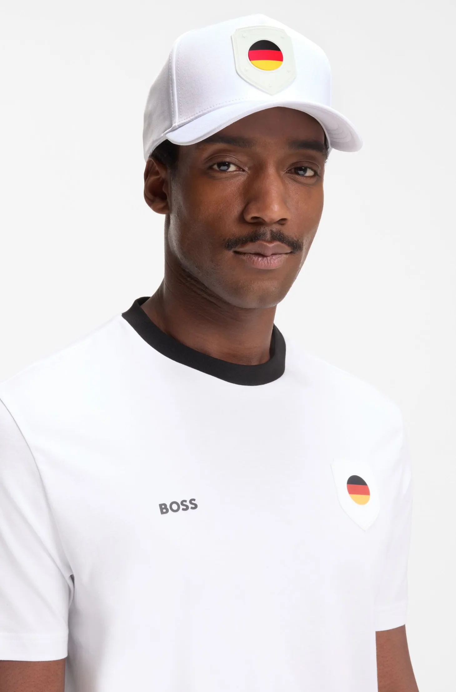 Logo cap in lustrous twill with country-flag badge