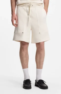 Loose-fit shorts in cotton with utility pockets
