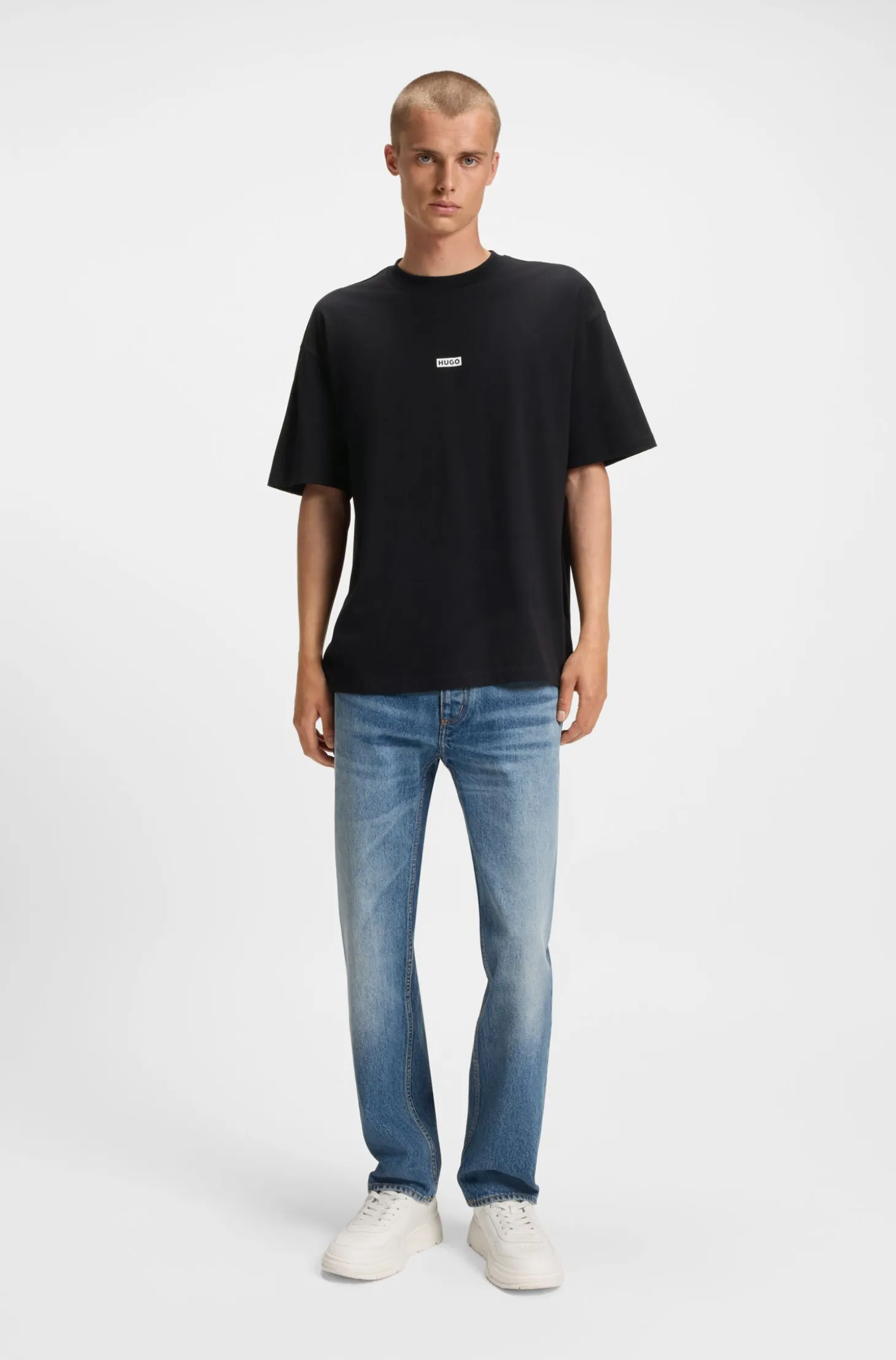 Loose-fit T-shirt in cotton with rear logo artwork