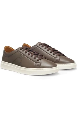 Low-top trainers in leather with embossed logo